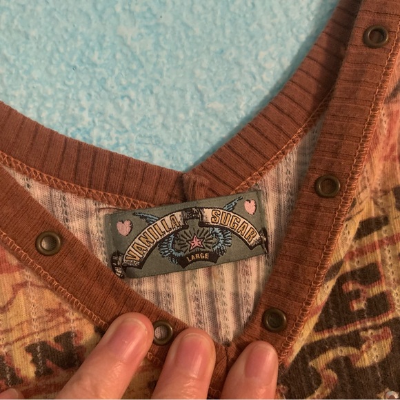 Vintage Rare Graphic Rhinestone VNeck Short Sleeve Stretchy y2k all over print - Picture 3 of 4